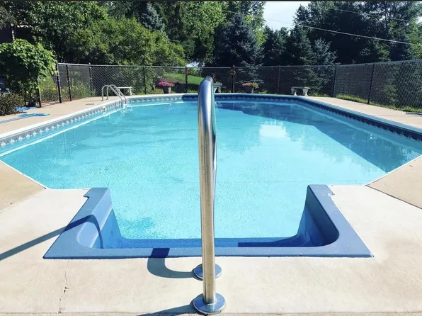 W274S8745 Ridgeway ROAD, Mukwonago, WI 53149