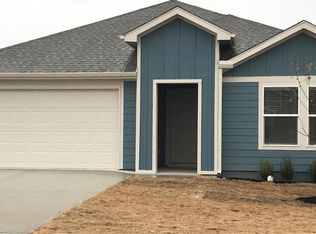 302 NW Bellflower St, Gentry, AR 72734