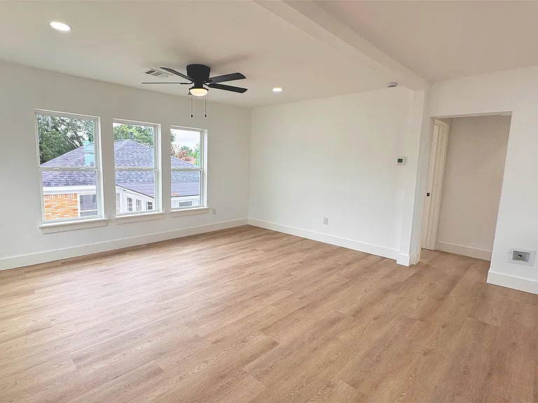 1569 Elliott 1/2 St #B — Photo 2