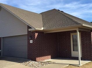 1672 N Willowbrook Dr, Fayetteville, AR 72703