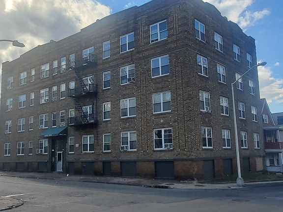 3rd image of 133 N Maple Ave APT 101