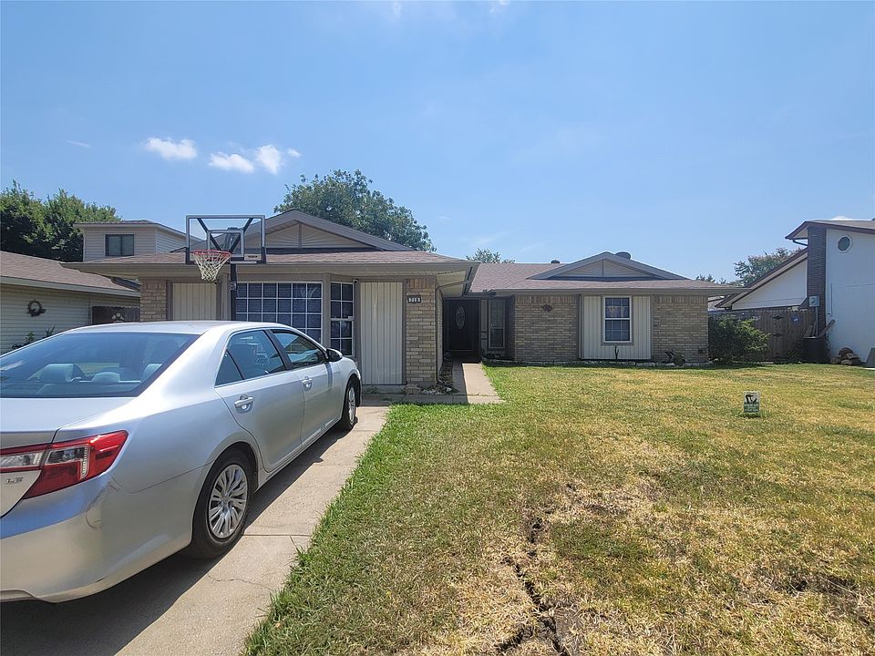 1st image of 718 Ravencroft Dr