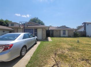 718 Ravencroft Dr, Garland, TX 75043