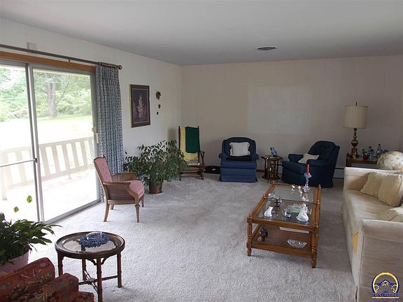 2nd image of 909 Oxford Dr