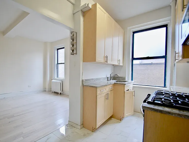 639 W 173rd St #4B — Photo 5