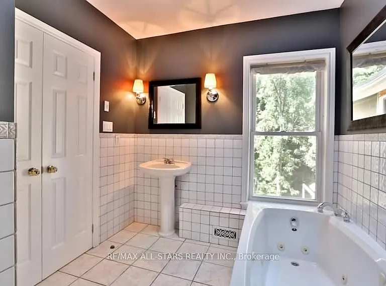 68 Macpherson Ave — Photo 15