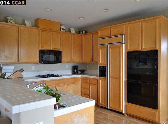 3rd image of 913 Toulouse Way