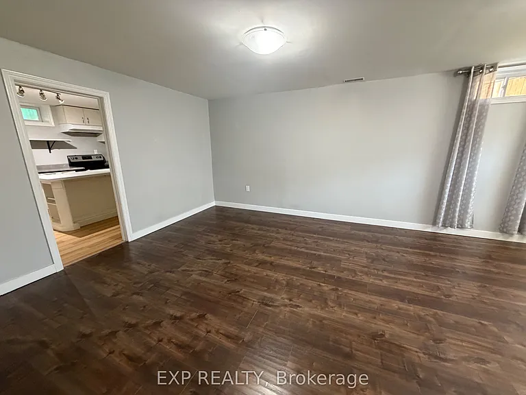 73 Roxborough Rd #LOWER — Photo 11