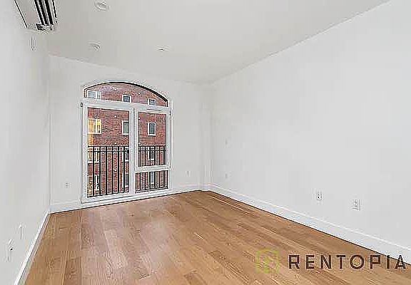 4th image of 961 Willoughby Ave APT 5B