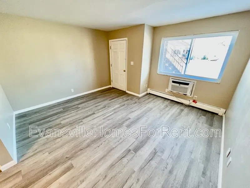 1 bed, 1.0 bath, $650 — Photo 2