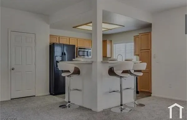 3 bed, 1318 sqft, $2,400 — Photo 2