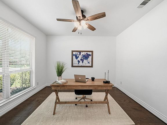 4th image of 2858 Park Hills Dr