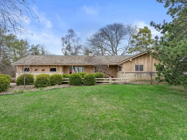 500 East Circle ROAD, Mequon, WI 53092