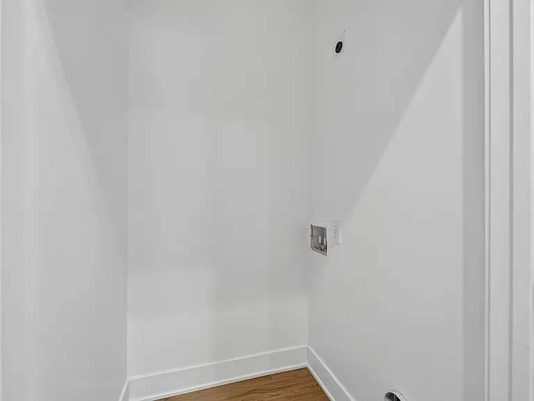 2439 Guilford Ave — Photo 16