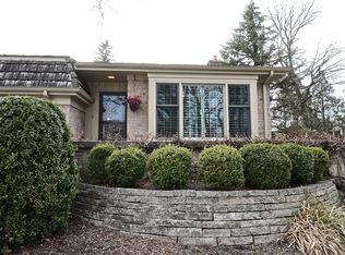 2S744 Avenue Barbizon, Oak Brook, IL 60523