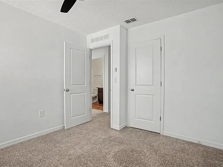 868 Grandin St — Photo 15