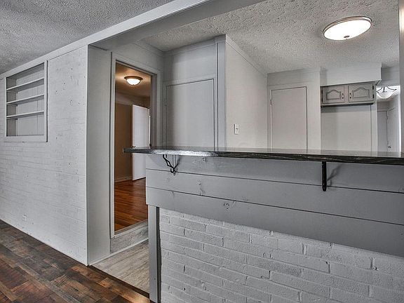 5th image of 1052 Lynwood Ave
