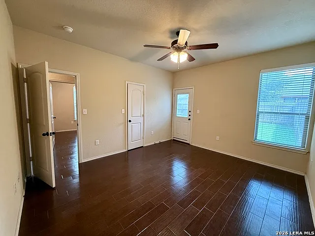 685 Creekside Cir — Photo 13