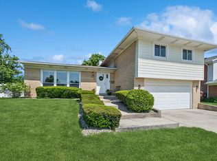 15321 Oak Rd, Oak Forest, IL 60452