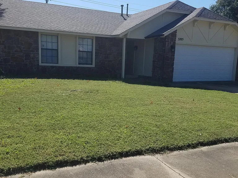 3205 W Houston Pl — Photo 1