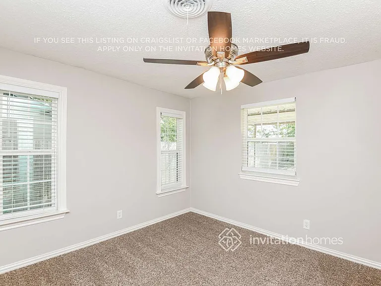 208 Ennis St — Photo 12