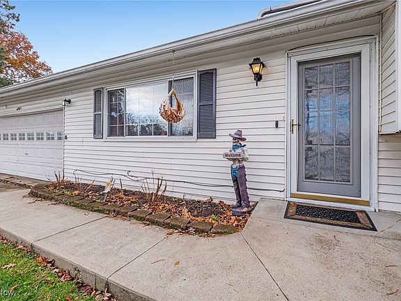 4th image of 6905 Glenmere Ave NE