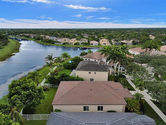 3rd image of 760 Tulip Cir