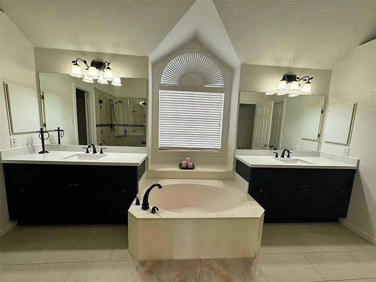 1718 Berkoff Dr — Photo 33