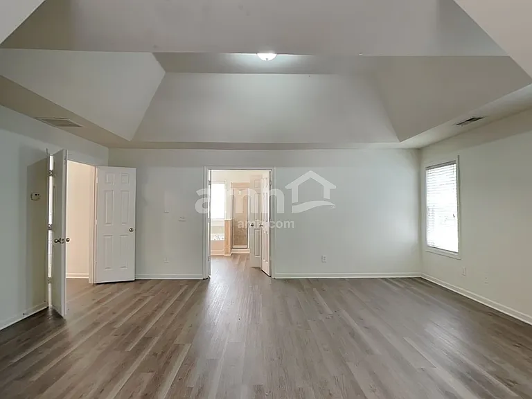 240 Shenandoah Trce — Photo 10
