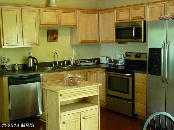 3rd image of 10700 Mockingbird Ln