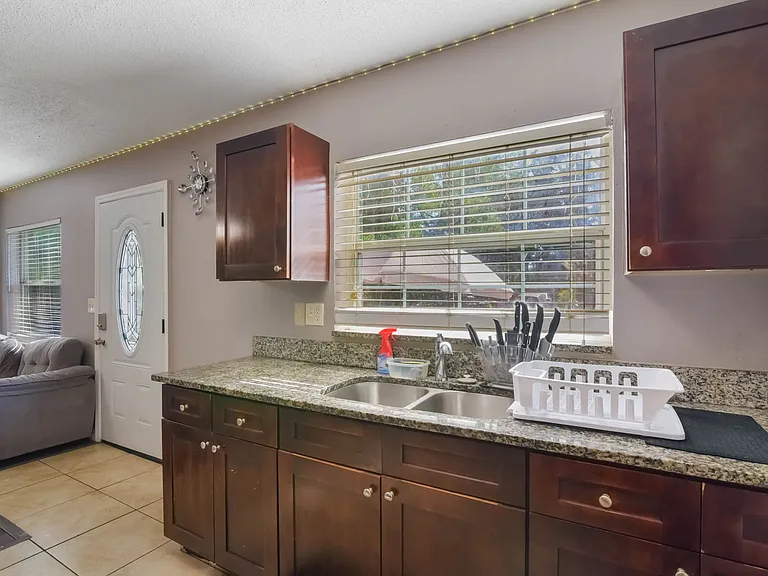 1226 Dewey Ave — Photo 11