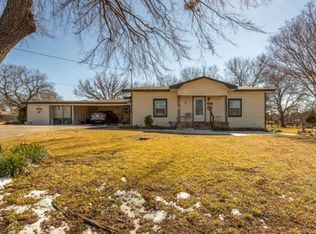 214 E Maple St, Ravenna, TX 75476