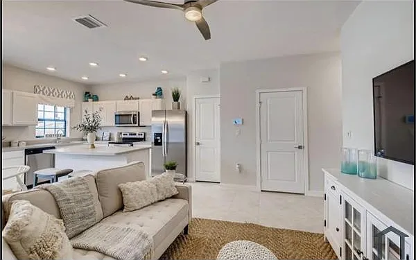 1116 SW 7th Ct — Photo 6