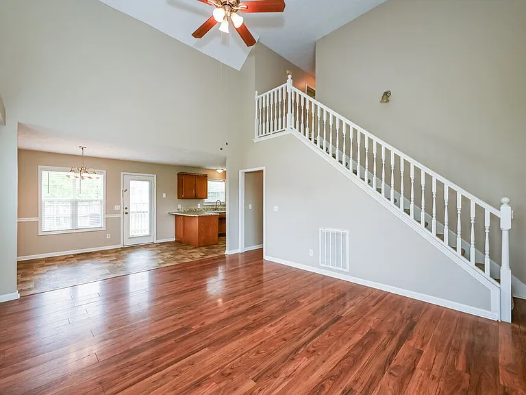 1422 Huddersfield Dr — Photo 6