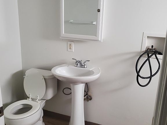 3rd image of 323 S Jackson St #1
