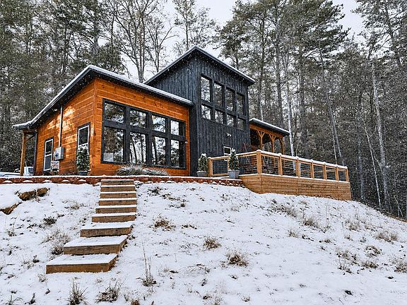 3rd image of 709 Lyric Ln