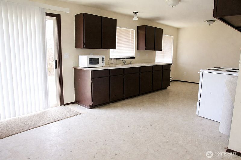 2nd image of 1100 Coolidge Road