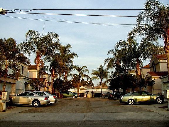 3rd image of 3800 Golden Ave