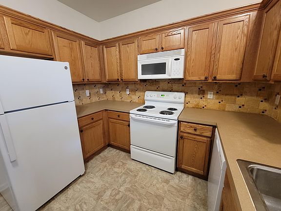 3rd image of 14393 Vauxhall Dr