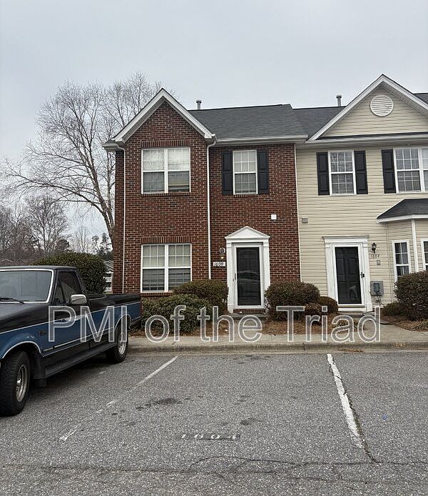2nd image of 1600 Olivers Crossing Cir