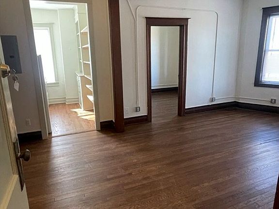 4th image of 75 W Palmer St #1