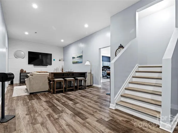 5050 Abbington Way, Belmont, NC 28012