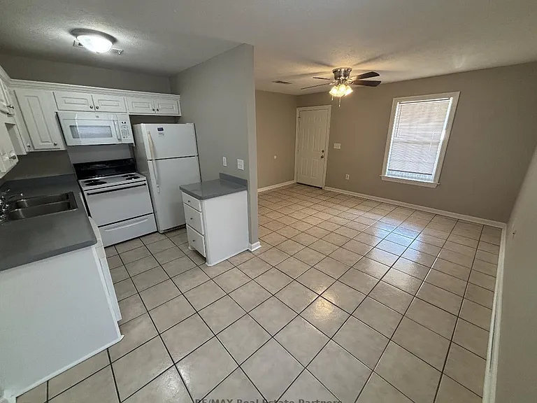 2503 W 7th St #27 — Photo 6