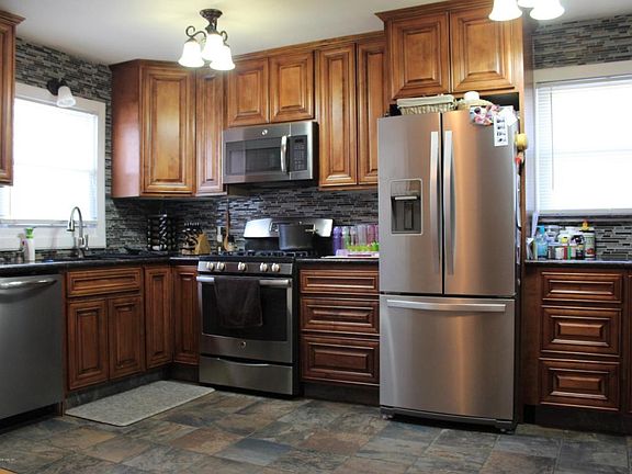 4th image of 266 Westwood Ave