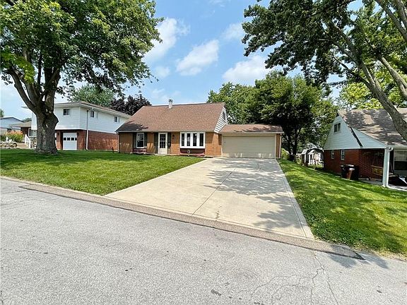 2nd image of 620 Morning Glory Ln