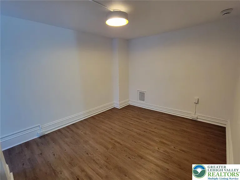 746 Linden St #2 — Photo 16