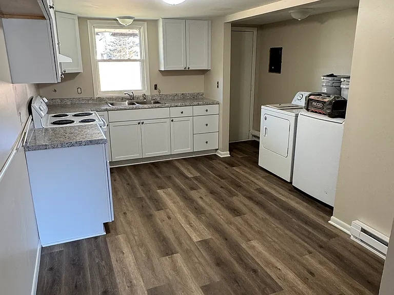 200 Begonia St NE #1 — Photo 2