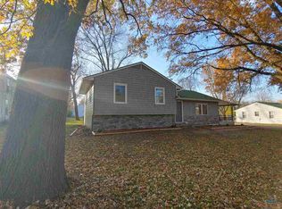 802 S Walnut St, La Monte, MO 65337