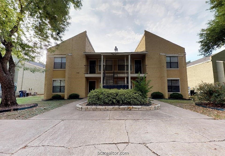1st image of 305 Manuel Dr APT B