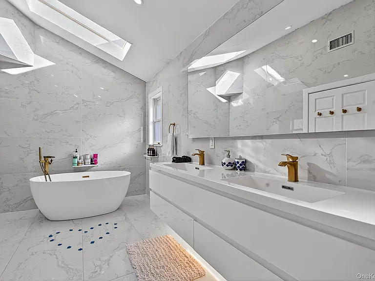 66 Murray Dr — Photo 19
